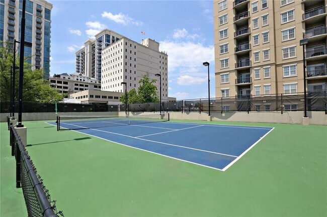 Building Photo - Luxurious One Bedroom Condo in Buckhead!