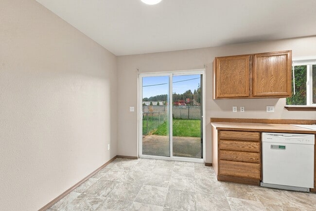 Building Photo - 800 N Regal Ct