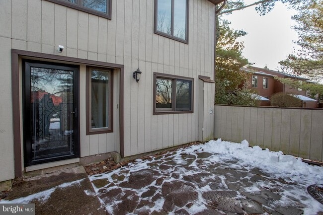 Building Photo - 17 Eden Roc