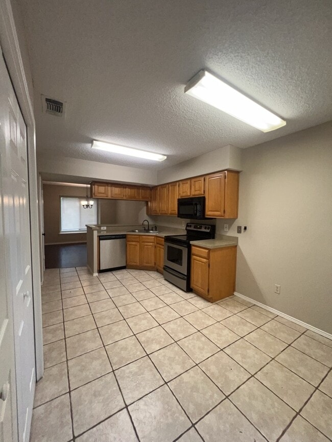 Building Photo - Ready to go in Duncanville 3-2-2 home