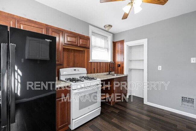 Building Photo - 3868 Meramec St