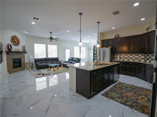 Building Photo - 305 Navigator Dr