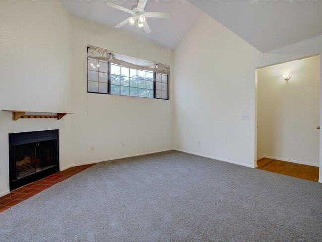 Building Photo - 2 Bedroom, 2 Bath