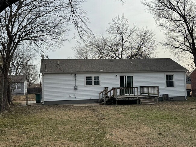 Building Photo - 2 Bedroom 1 Bath Home.