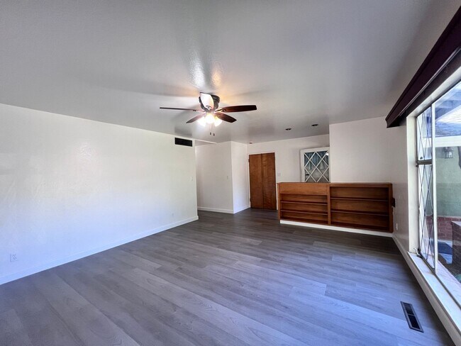 Building Photo - EBS T 37565