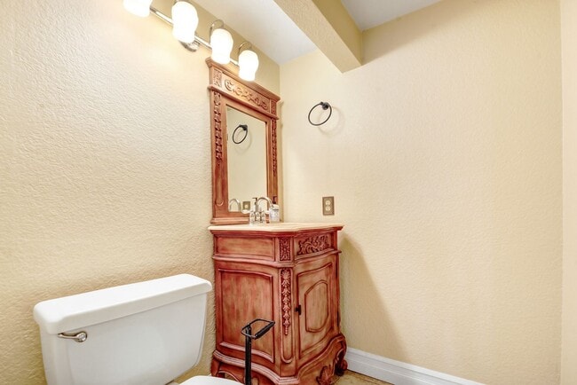 Building Photo - Stunning Upland Abode