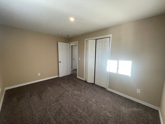 Building Photo - 2 Bed 1 Bath in East Denver Coming Soon!