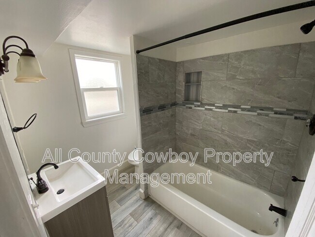 Building Photo - 1203 E Canby St