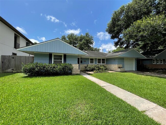 Building Photo - 3229 Westridge St