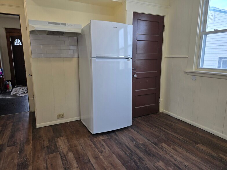 Building Photo - 1134 S Linden Ave