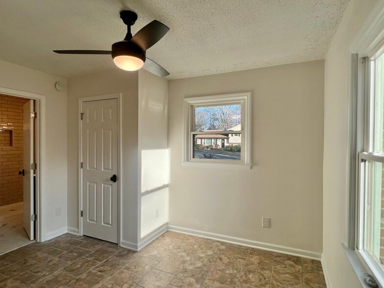 Building Photo - 730 Pineborough Rd