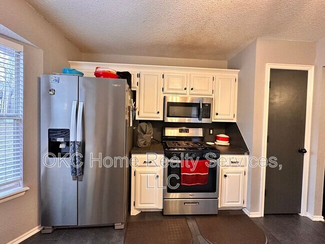 Building Photo - 17316 Valley Crst