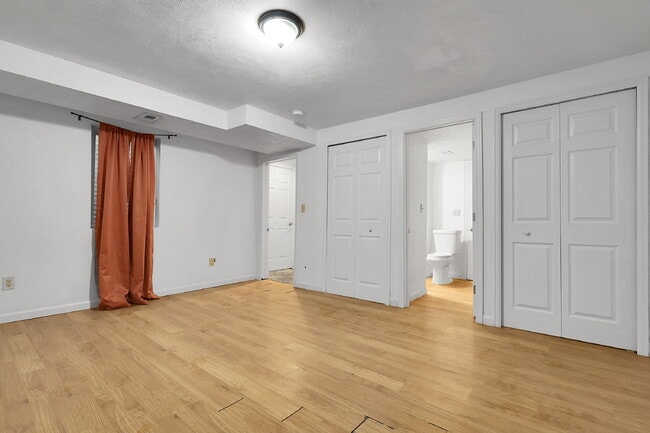 Building Photo - $2,695 - 5 Bed, 4 Bath Townhome in Aurora ...