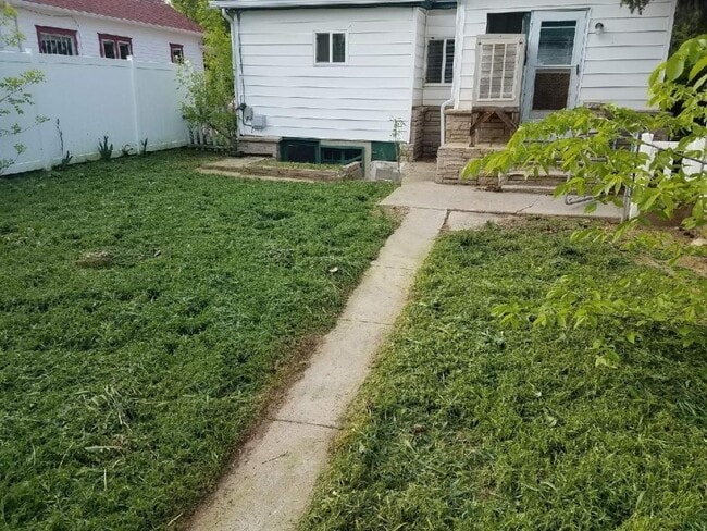 Building Photo - Charming 3bedroom, 1.5bathroom Home