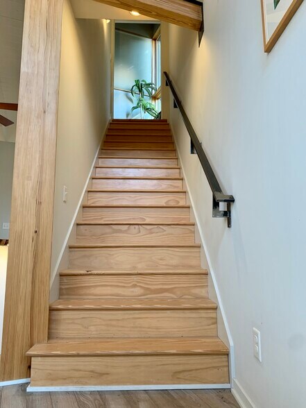 Building Photo - 413 W Haywood St