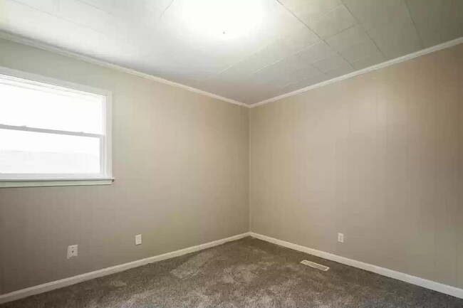 Building Photo - 1533 Hartford Rd