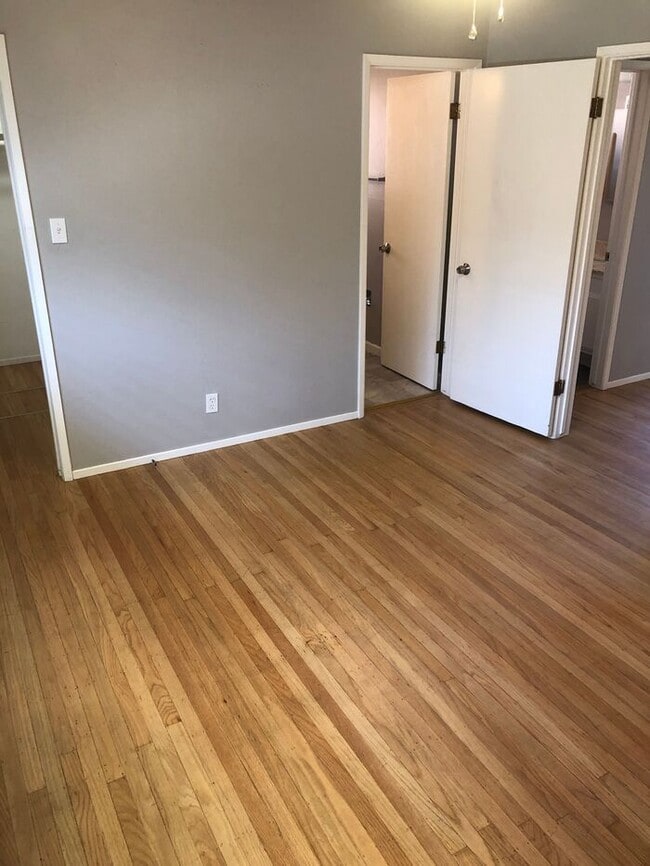 Building Photo - 3 bed 2 bath home for rent in SkyPark area Sacramento