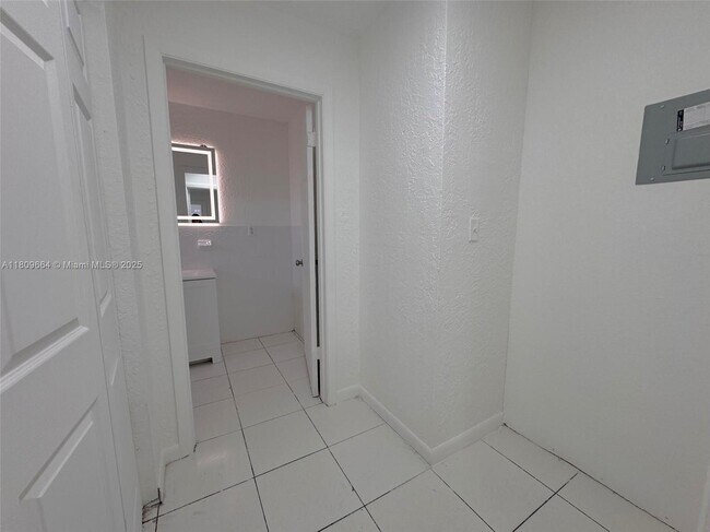 Building Photo - 15741 NW 40th Ct