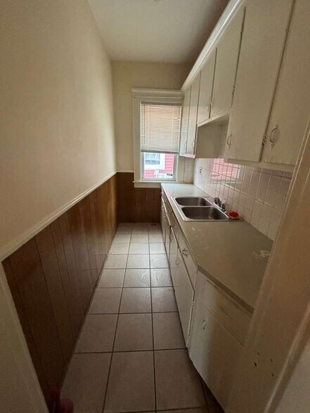 Building Photo - 17 Edson St