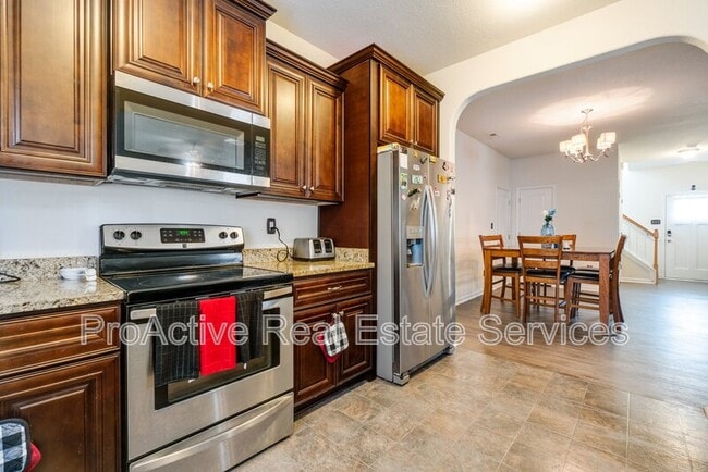 Building Photo - 2104 Miller Ave