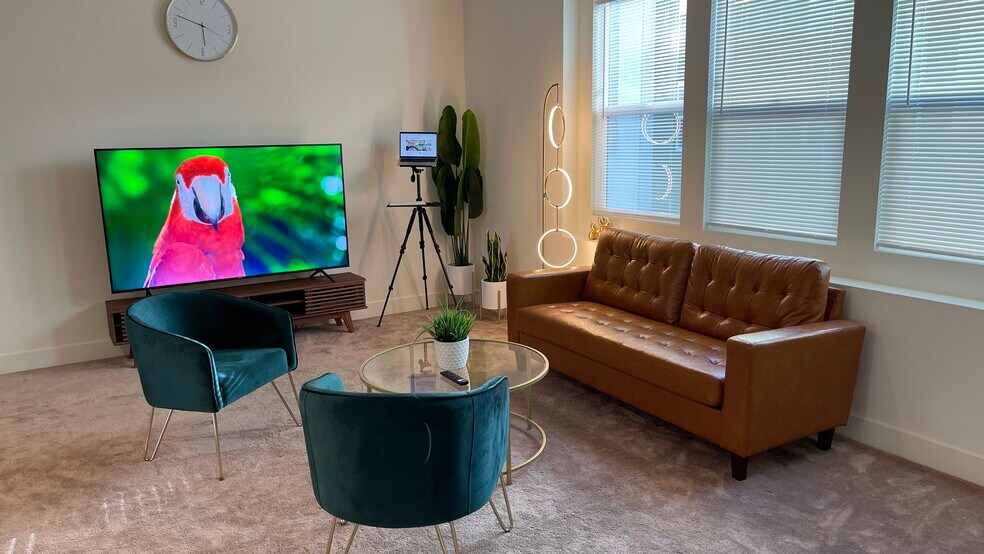 living room - 927 E Mason Ln
