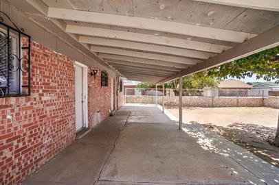 Building Photo - 4908 Royal Dr