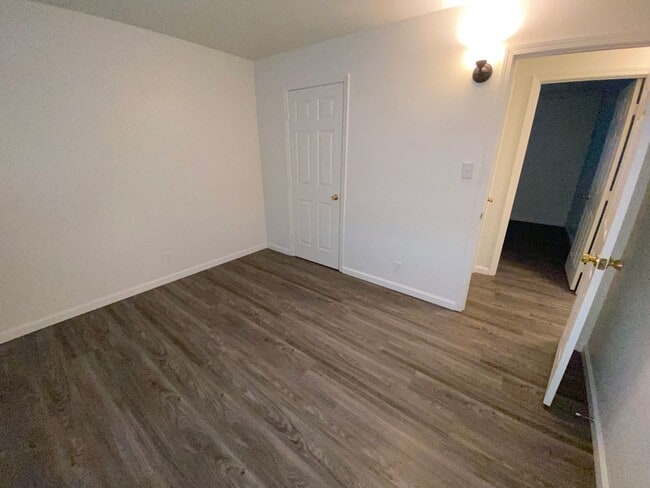 Building Photo - Lovely 3 Bedroom, 2 Bath House - Washer/Dryer, Dishwasher, Long Driveway, Fenced Backyard