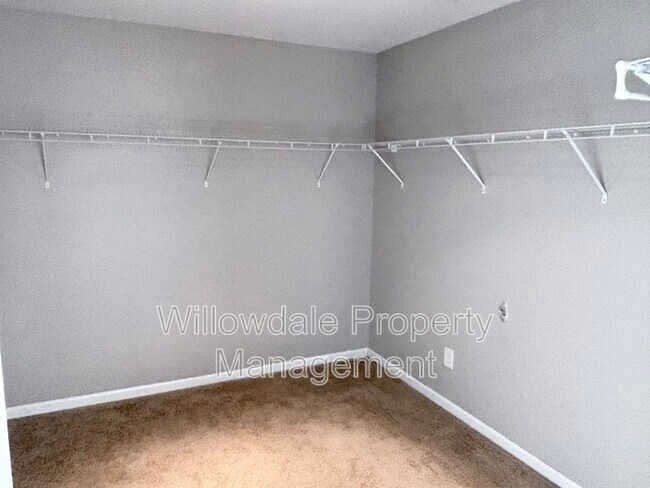 Building Photo - 624 Piper Stream Cir