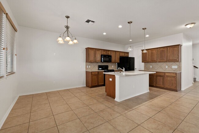 Building Photo - 4219 Woodbridge Way