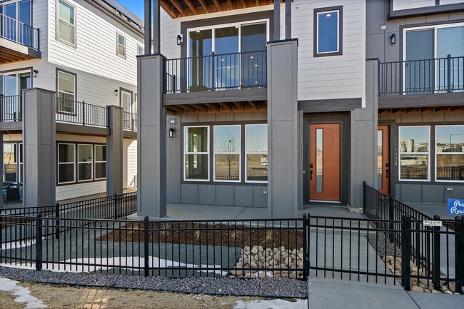 Building Photo - 10882 Lyric St