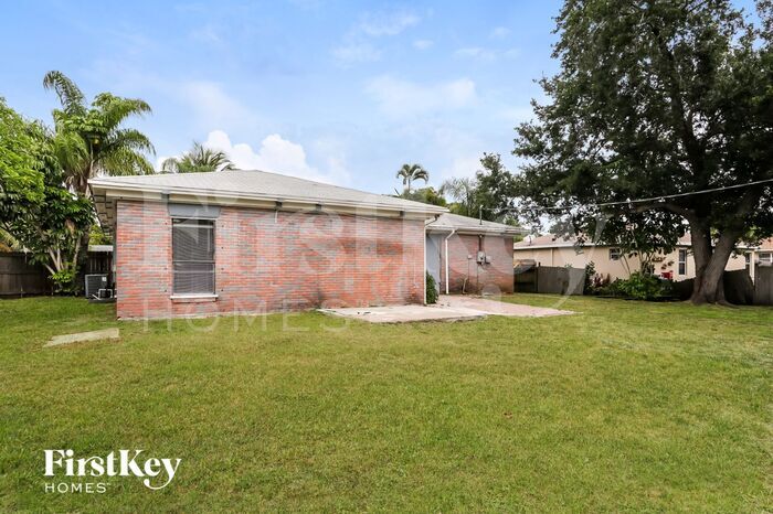 Building Photo - 438 SE Streamlet Ave