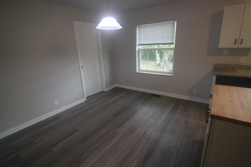 Building Photo - 256 Chestnut Ln