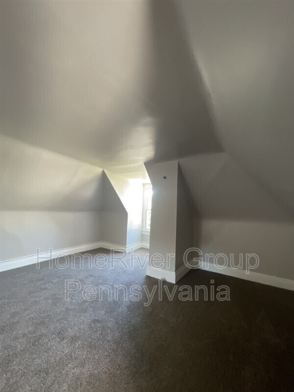 Building Photo - 115 S Chestnut St