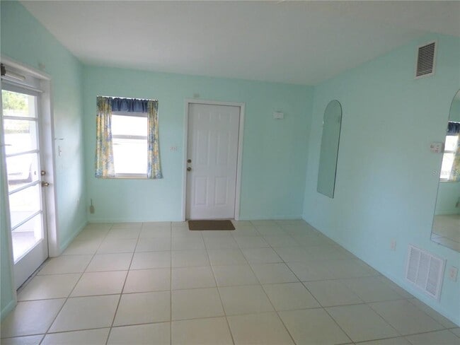 Building Photo - 3372 Croton Terrace