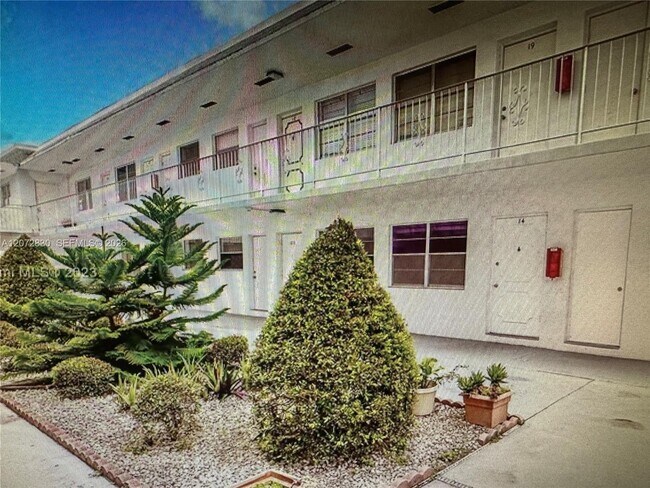Building Photo - 2826 Van Buren St