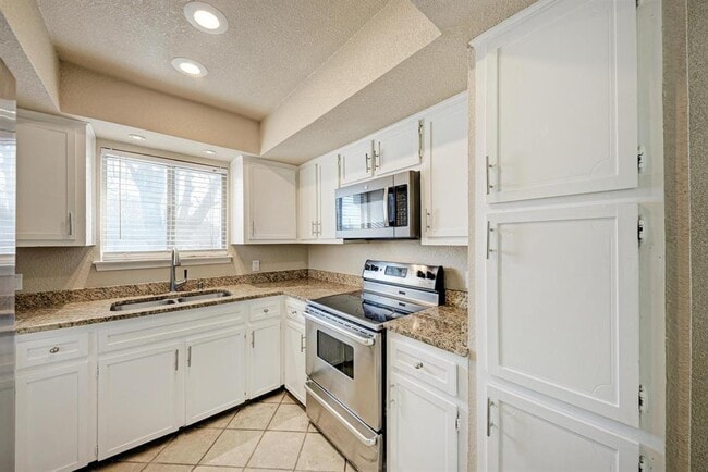 Building Photo - 1502 Sagebrush Dr