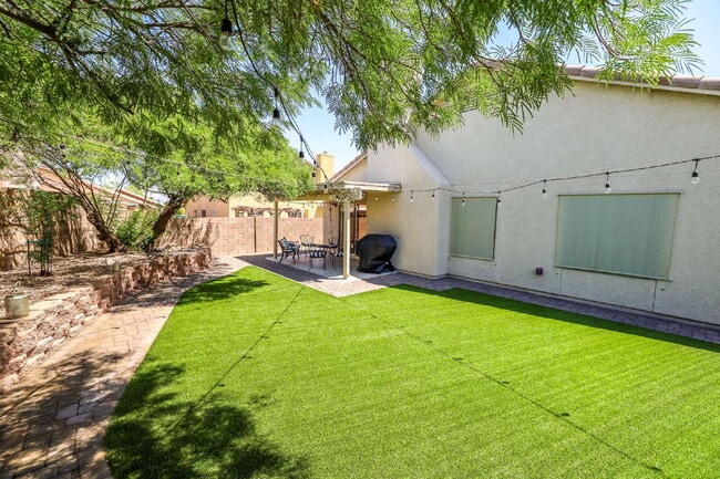 Building Photo - Smart East Side 3 Bedroom Home with EV cha...