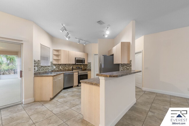 Building Photo - 7 Robin Pl