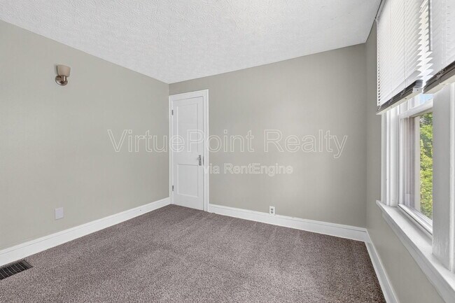 Building Photo - 329 S Wayne Ave