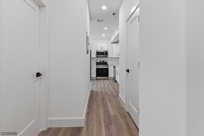 Building Photo - 189 Dayton Ave