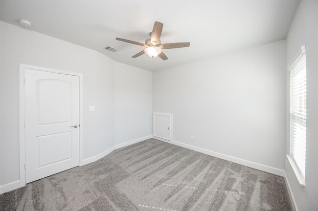 Building Photo - 29819 Breezy Pnes Lp