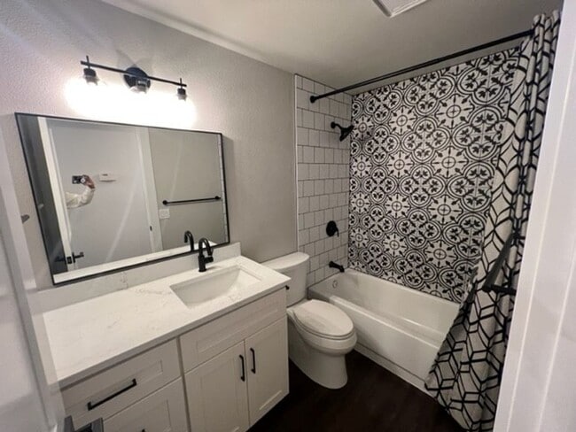 Building Photo - 3bd 2 bth rambler