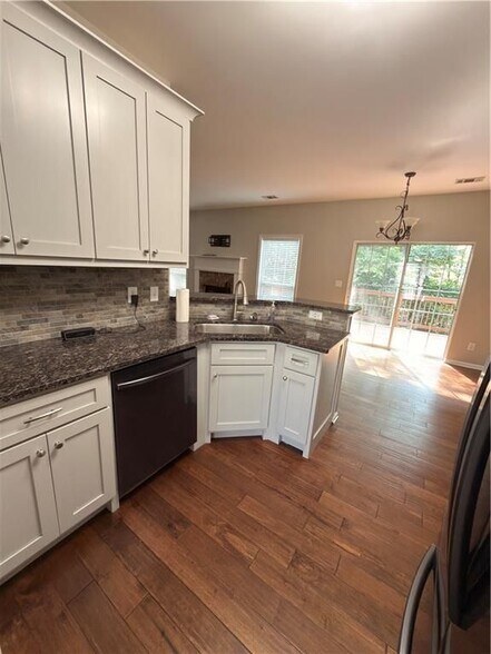 Building Photo - 5706 Amberside Ln NE
