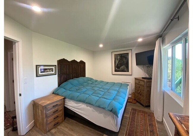 Building Photo - Beautiful Remodeled Home in Cayucos