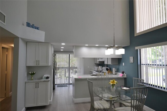 Building Photo - 284 Woodlake Wynde