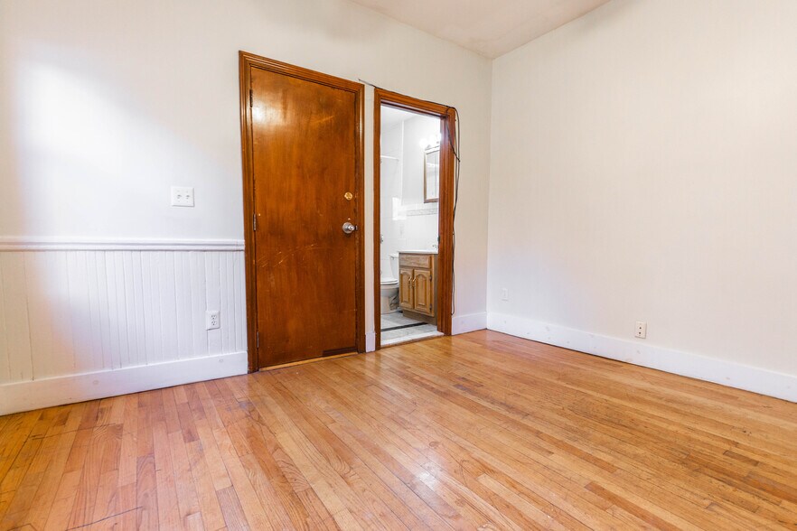 Building Photo - 59 Linden St