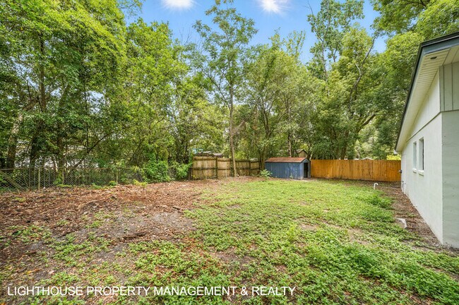 Building Photo - Renovated 3 Bed/2 Bath Home with Den & Off...