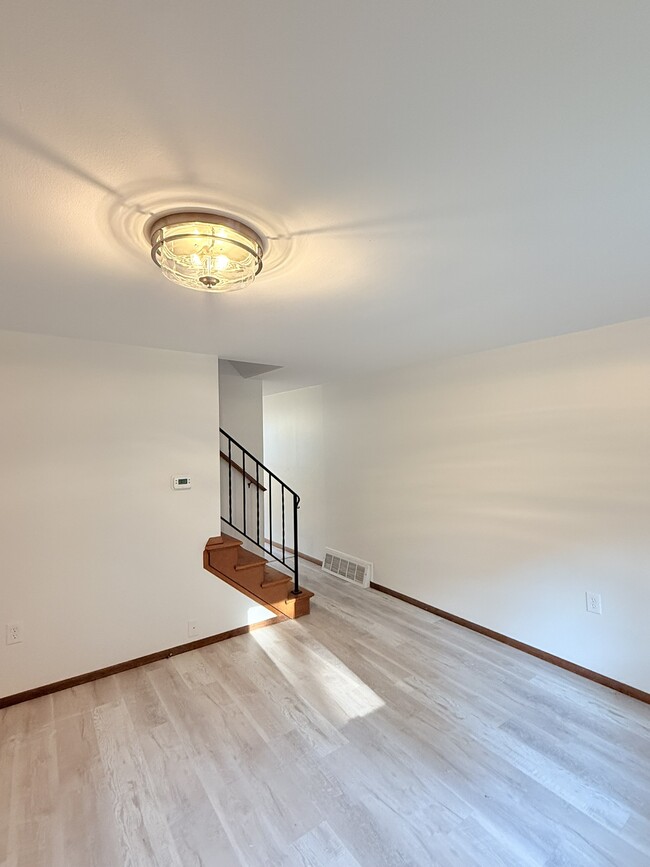 Building Photo - 103 W Park St