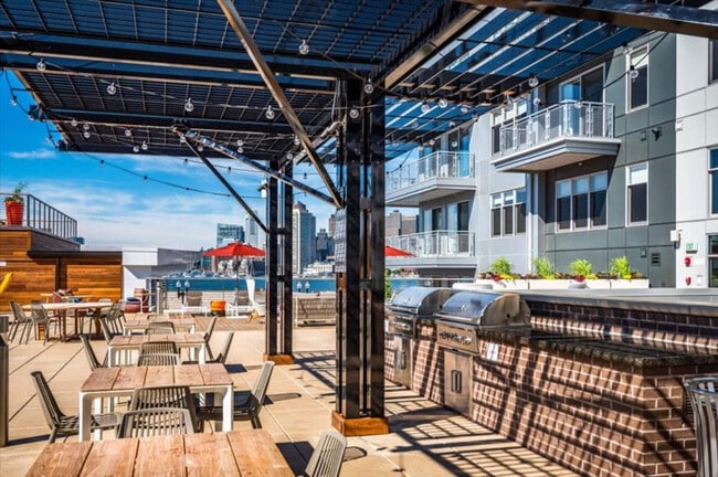 Building Photo - 40 E Pier Dr