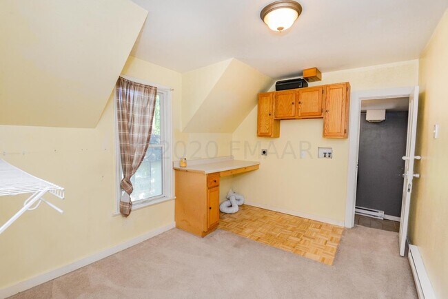 Building Photo - APPLICATION PENDING -- Gorgeous and spacio...